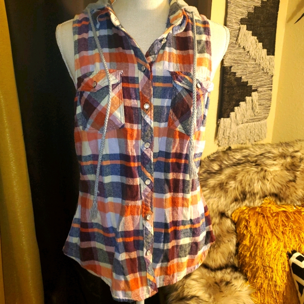 Wet Seal Sleeveless Hooded Flannel